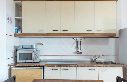 Salobrena Apartment | Apartment 'Villa Martinez Apartamento 1' with Sea View, Wi-Fi and Air Conditioning