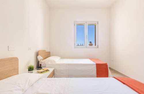 Posto Vecchio Apartment | Apartment 'Villetta Enjoy' with Private Terrace and Air Conditioning