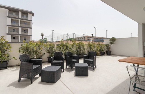 Municipio 2 Apartment | Apartment 'Vincotto's Home Garden' with Private Terrace, Wi-Fi and Air Conditioning