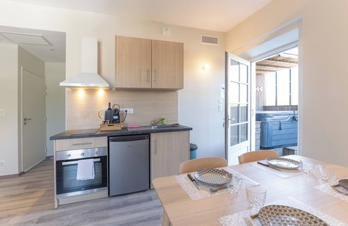 Ruoms Apartment | Apartment 'Viognier - Logement Avec Jacuzzi' with Private Terrace, Wi-Fi and Air Conditioning