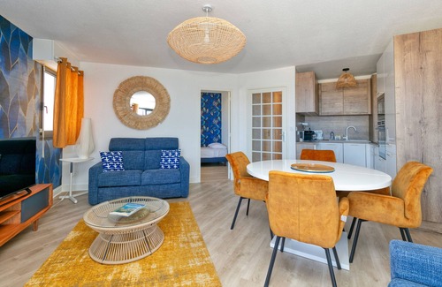 Le Croisic Apartment | Apartment 'Vue Mer 20m De La Plage' with Private Terrace