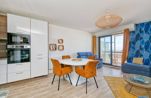 Le Croisic Apartment | Apartment 'Vue Mer 20m De La Plage' with Private Terrace