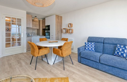 Le Croisic Apartment | Apartment 'Vue Mer 20m De La Plage' with Private Terrace