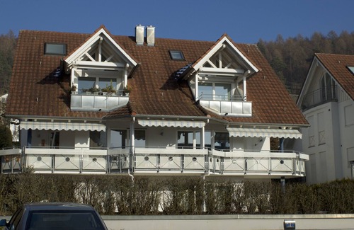 Ludwigshafen Apartment | Apartment with a spacious balcony and lake view