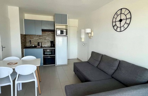 Courseulles-sur-Mer Apartment | Apartment with sea and marina view - Loggia - Parking