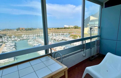 Courseulles-sur-Mer Apartment | Apartment with sea and marina view - Loggia - Parking