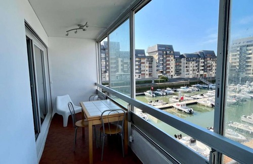 Courseulles-sur-Mer Apartment | Apartment with sea and marina view - Loggia - Parking