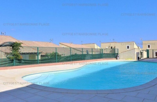 Saint-Pierre-la-Mer Apartment | Apartment with collective swimming pool 5LHSP138