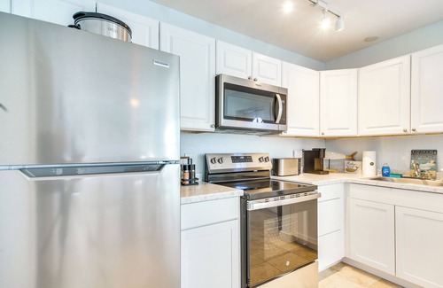 Indian Rocks Beach Apartment | Apartment w/Easy Access to Indian Rocks Beach!