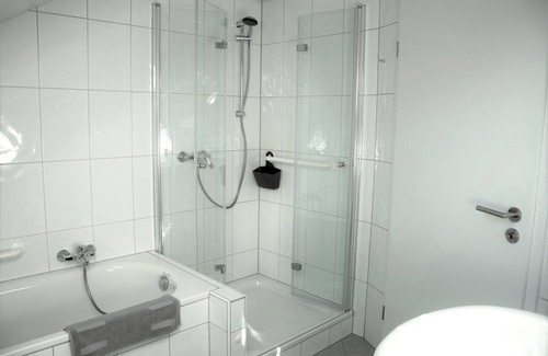 Holthausen Apartment | Apartment 'Wahl' with Mountain View, Balcony and Wi-Fi