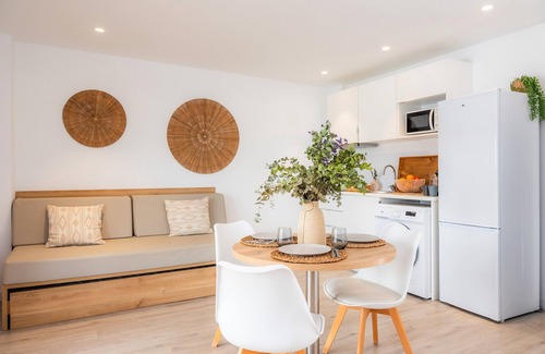 Cala d'Or Apartment | Apartment 'White Suites' with Shared Pool, Wi-Fi and Air Conditioning