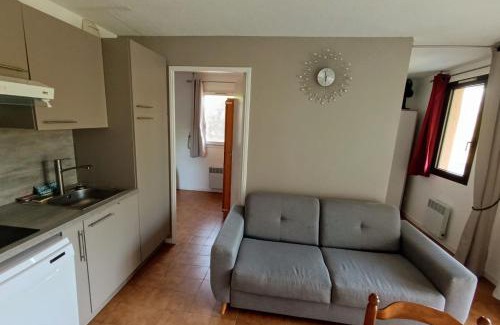 Six-Fours-les-Plages Apartment | Apartment with balcony near beach