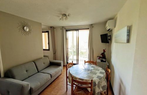 Six-Fours-les-Plages Apartment | Apartment with balcony near beach
