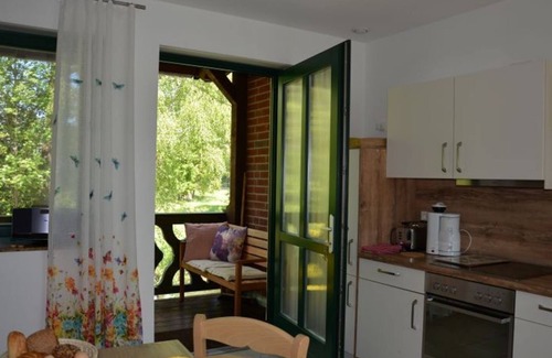Burg-Dorf Apartment | Apartment Wiesenblume - Spreewaldscheune am Fließ-Ferienwohnungen am Wasser in