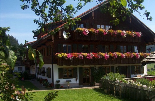 Bad Hindelang Apartment | Apartment Wiesenstüble - holiday farm at Kemptar