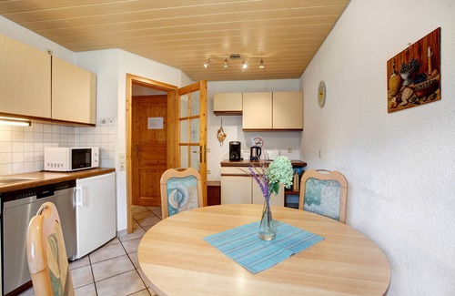 Adelhausen Apartment | Apartment 'With 60sqm' with Shared Garden and Wi-Fi