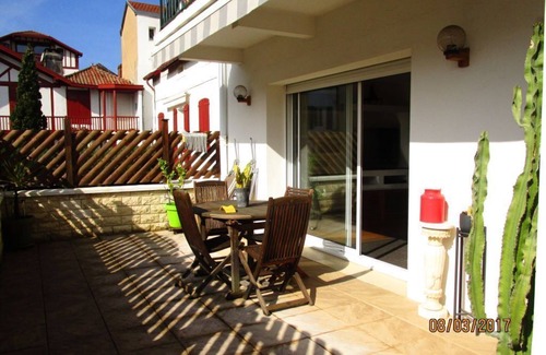 Saint-Jean-de-Luz City Center Apartment | Apartment with terrace 30 m from the beach!