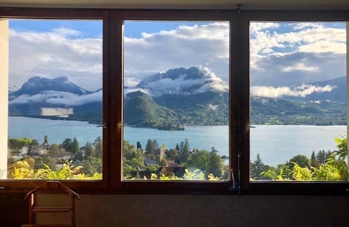 Talloires-Montmin Apartment | Apartment with private garden and awakening view overlooking the bay of Talloires