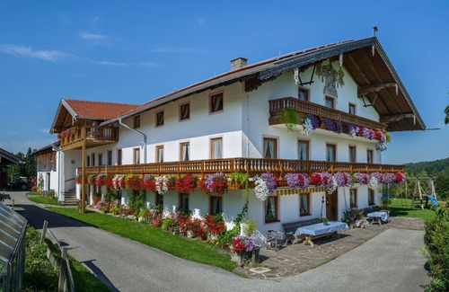 Samerberg Apartment | Apartment with 2 bedrooms, living room, kitchen, bathroom and balcony