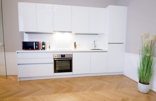 Mariahilf Apartment | Apartment with 2 Bedrooms and Balcony - Naschmarkt