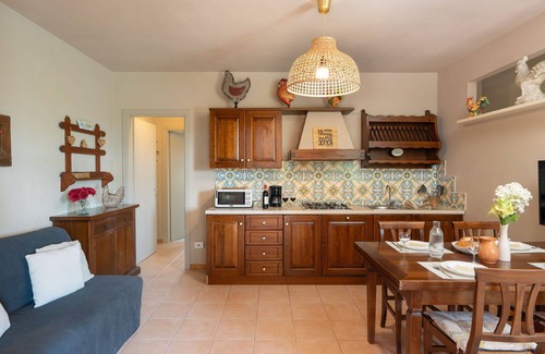 Sughera Apartment | Apartment with A/C, pool, WIFI, TV, veranda, pets allowed, panoramic view, close to San Gimignano