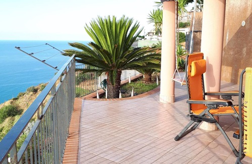 Piraino House | APARTMENT WITH A VIEW ON THE AEOLIAN ISLANDS