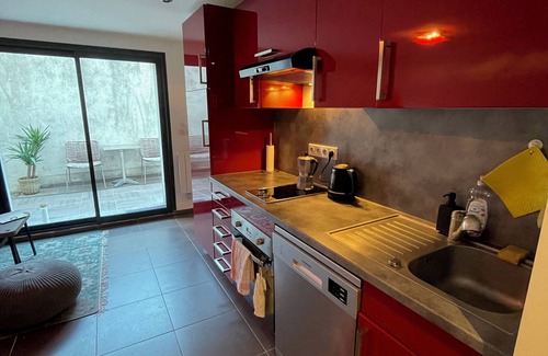 Mazargues Apartment | Apartment with backyard and small private garage in the heart of Mazargues