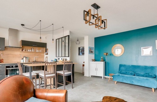 Strasbourg Apartment | Apartment with balcony - station area