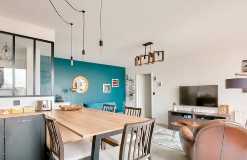 Strasbourg Apartment | Apartment with balcony - station area