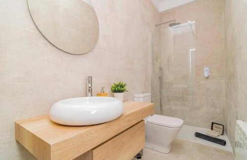 Barrio de La Latina Apartment | Apartment with Balconies in La Latina by Batuecas