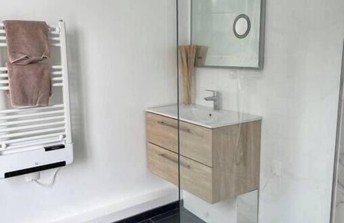 Esbly Apartment | Apartment With Balcony Near Disneyland