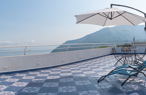 Monte Chiaro House | Apartment with breathtaking terrace vesuvius/sorrentine peninsula view