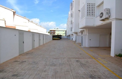 El Roc de Sant Gaieta Apartment | Apartment with communal pool and playground