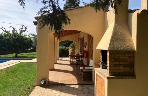 San Martin Sarroca Apartment | Apartment with private pool and garden