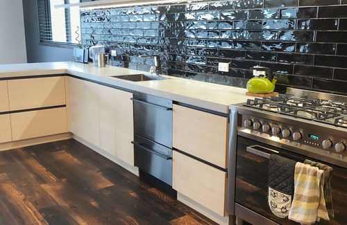 Picton Apartment | Apartment with expansive views