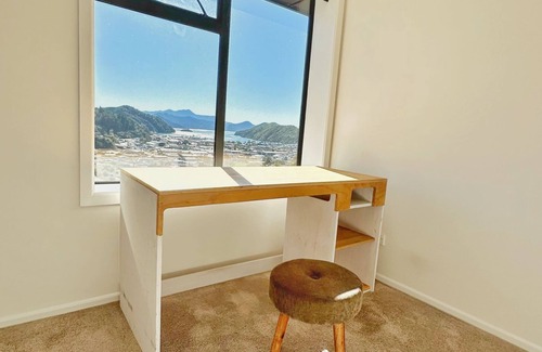 Picton Apartment | Apartment with expansive views