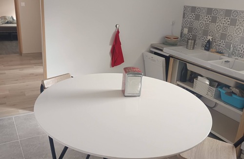 Mirebeau Apartment | Apartment with exterior