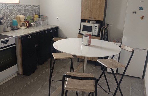 Mirebeau Apartment | Apartment with exterior