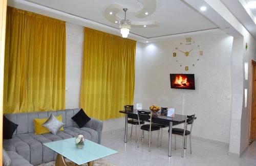 Ben Guerir Apartment | Apartment with fountain