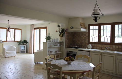 Peypin-d'Aigues Apartment | Apartment with pool and terrace at the foot of the Luberon