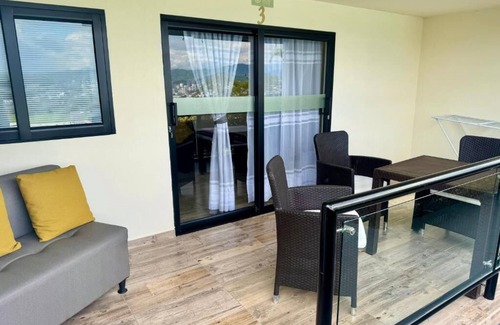 Pereira Apartment | Apartment with garden view