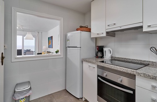 Almunecar Apartment | Apartment 'With Garage In Almuñecar' with Sea View, Wi-Fi and Air Conditioning