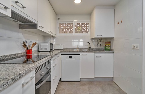 Almunecar Apartment | Apartment 'With Garage In Almuñecar' with Sea View, Wi-Fi and Air Conditioning