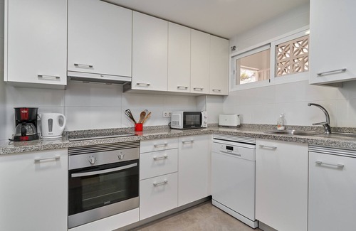 Almunecar Apartment | Apartment 'With Garage In Almuñecar' with Sea View, Wi-Fi and Air Conditioning