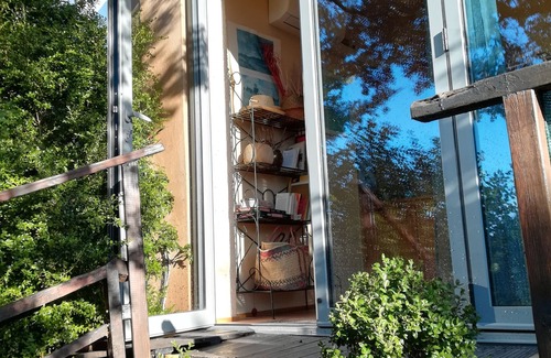 Meyrargues Apartment | Apartment with garden and garage MEYRARGUES. Stays of up to 7 days.