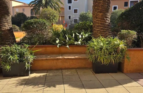 Port Cogolin Apartment | Apartment with garden at the foot of the harbor