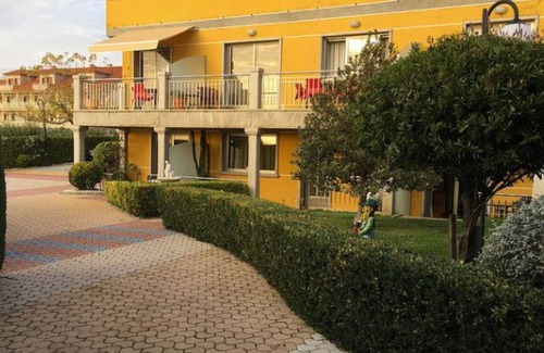 Aios Apartment | Apartment with garden and views of the countryside.