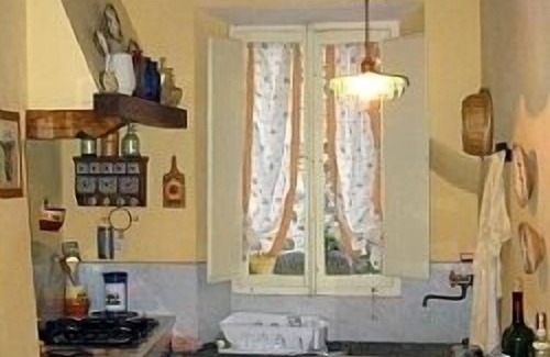 Mologno Apartment | Apartment With Garden In The Hearth Of "Barga Vecchia"