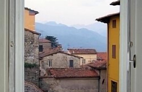 Mologno Apartment | Apartment With Garden In The Hearth Of "Barga Vecchia"