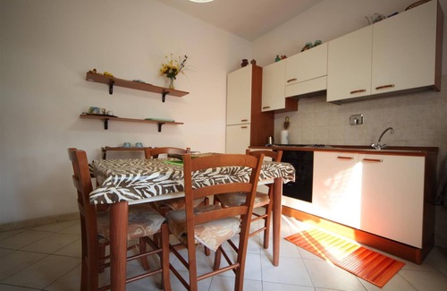 Tirrenia Apartment | Apartment with garden, very close to the sea with independent entrance